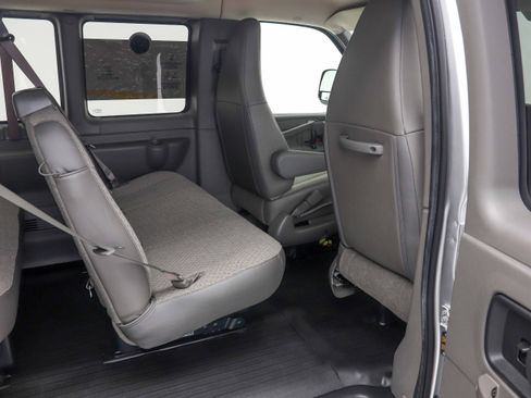 Used 2022 Chevrolet Express 3500 LS RWD image 15