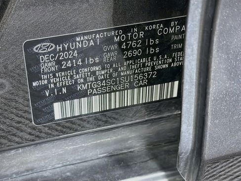 Used 2025 Genesis G70 2.5T RWD image 12