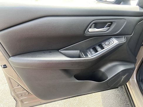 Certified 2025 Nissan Rogue SV AWD/4WD image 10