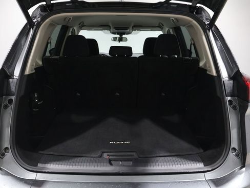 Used 2025 Nissan Rogue SV image 4