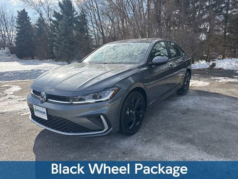 New 2026 Volkswagen Jetta SE image 2