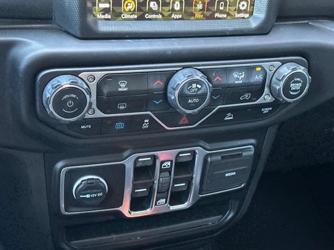 Used 2023 Jeep Wrangler Unlimited Sahara AWD/4WD image 20