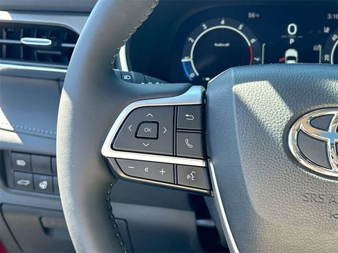 Used 2023 Toyota Highlander Limited image 38
