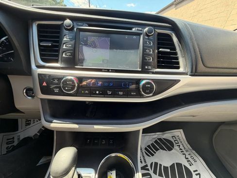 Used 2015 Toyota Highlander XLE AWD/4WD image 17