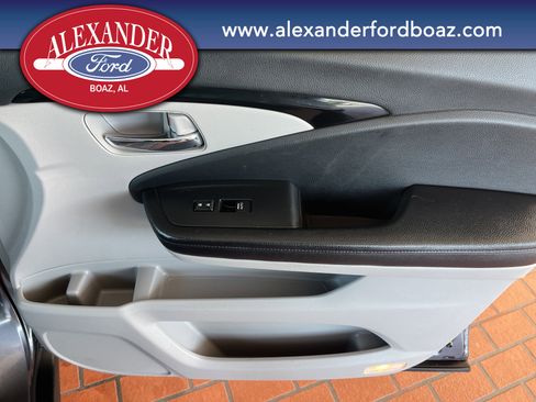Used 2016 Honda Pilot Touring image 14