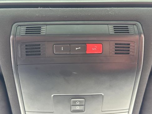 Used 2018 Volkswagen Tiguan SEL Premium w/ R-Line Package image 15