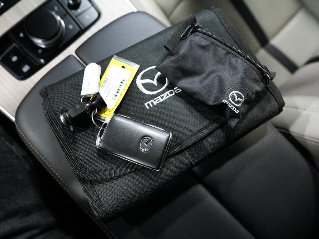 Used 2025 MAZDA CX-90 Plug-In Hybrid w/ Preferred AWD/4WD image 22