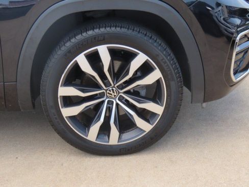 Used 2021 Volkswagen Atlas Cross Sport SEL R-Line FWD image 7
