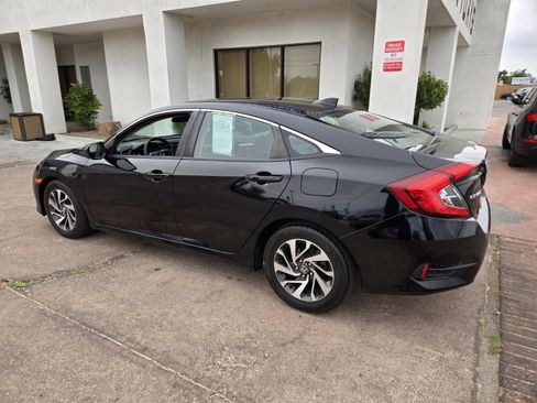 Used 2018 Honda Civic EX image 3