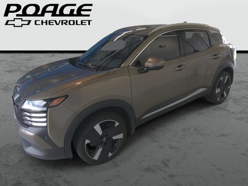 Used 2025 Nissan Kicks SR w/ SR Premium Package FWD image 1