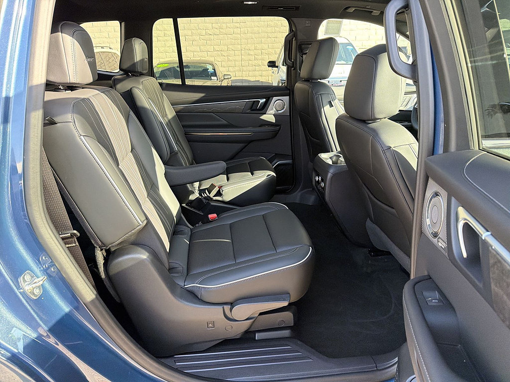 Used 2025 Buick Enclave Avenir w/ Super Cruise Package AWD/4WD image 27