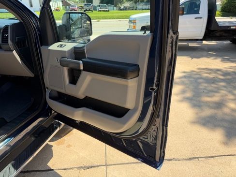 Used 2019 Ford F150 XLT w/ Equipment Group 302A Luxury AWD/4WD image 22