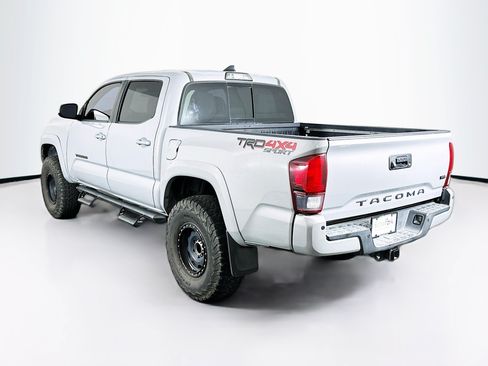 Used 2018 Toyota Tacoma TRD Sport w/ Technology Package AWD/4WD image 5