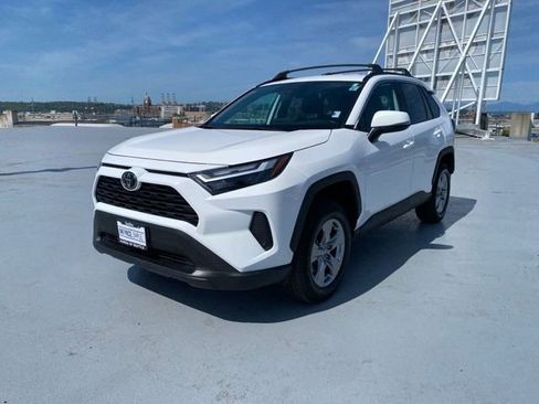 Used 2024 Toyota RAV4 XLE AWD/4WD image 3