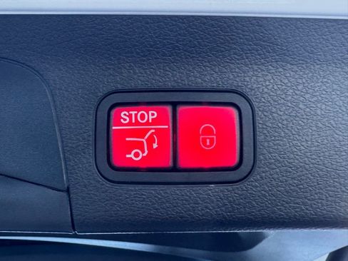 Used 2024 Mercedes-Benz GLS 450 4MATIC image 21