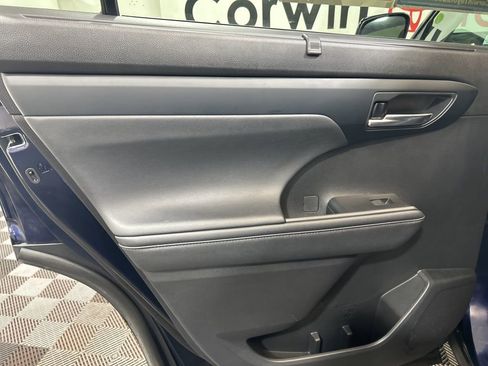 Used 2024 Toyota Highlander AWD image 20