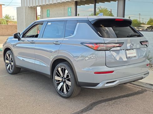 New 2026 Mitsubishi Outlander SE FWD image 5