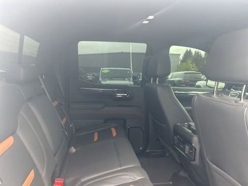 Used 2025 GMC Sierra 1500 AT4 w/ AT4 Premium Package AWD/4WD image 9
