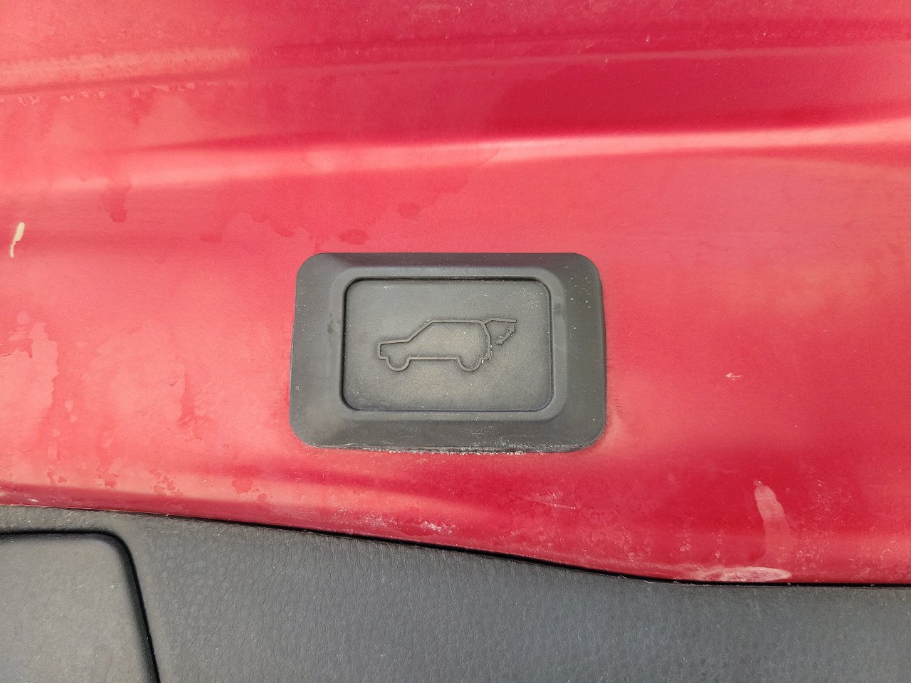 Used 2021 Toyota RAV4 XLE Premium FWD image 9