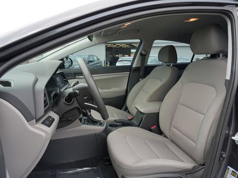 Used 2020 Hyundai Elantra SE FWD image 12