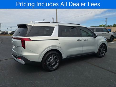 New 2026 Kia Carnival EX FWD image 3
