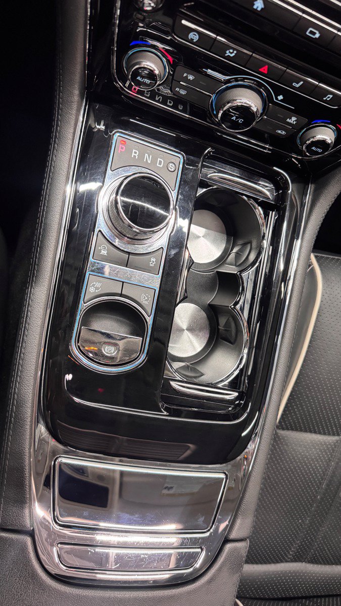 Used 2016 Jaguar XJ R-Sport AWD/4WD image 47
