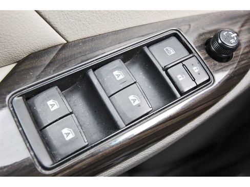 Used 2016 Toyota Sienna XLE Premium FWD image 21