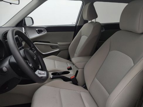 Used 2025 Kia Soul LX image 17