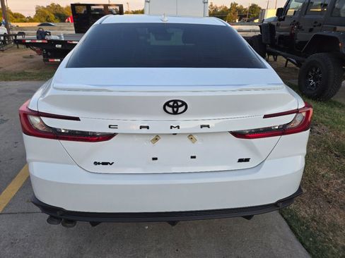 Used 2025 Toyota Camry SE image 5