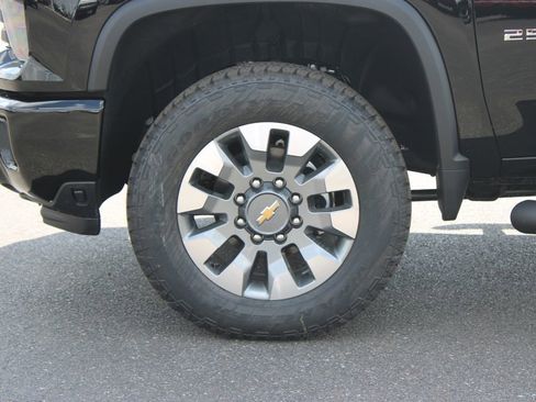 New 2026 Chevrolet Silverado 2500 Custom w/ Custom Value Package AWD/4WD image 18