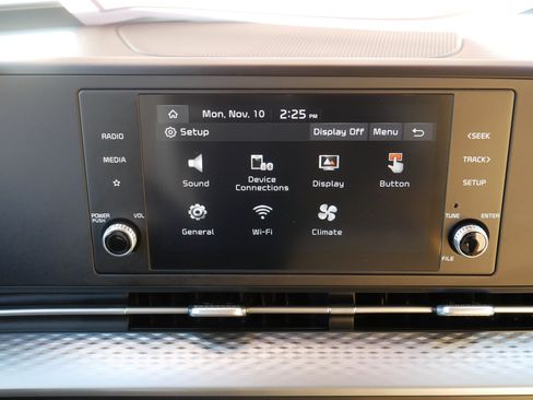 Certified 2024 Kia Carnival LX image 29