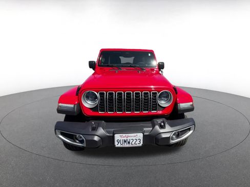 Used 2025 Jeep Wrangler Unlimited Sahara AWD/4WD image 4