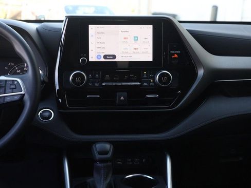 Used 2023 Toyota Highlander L image 24