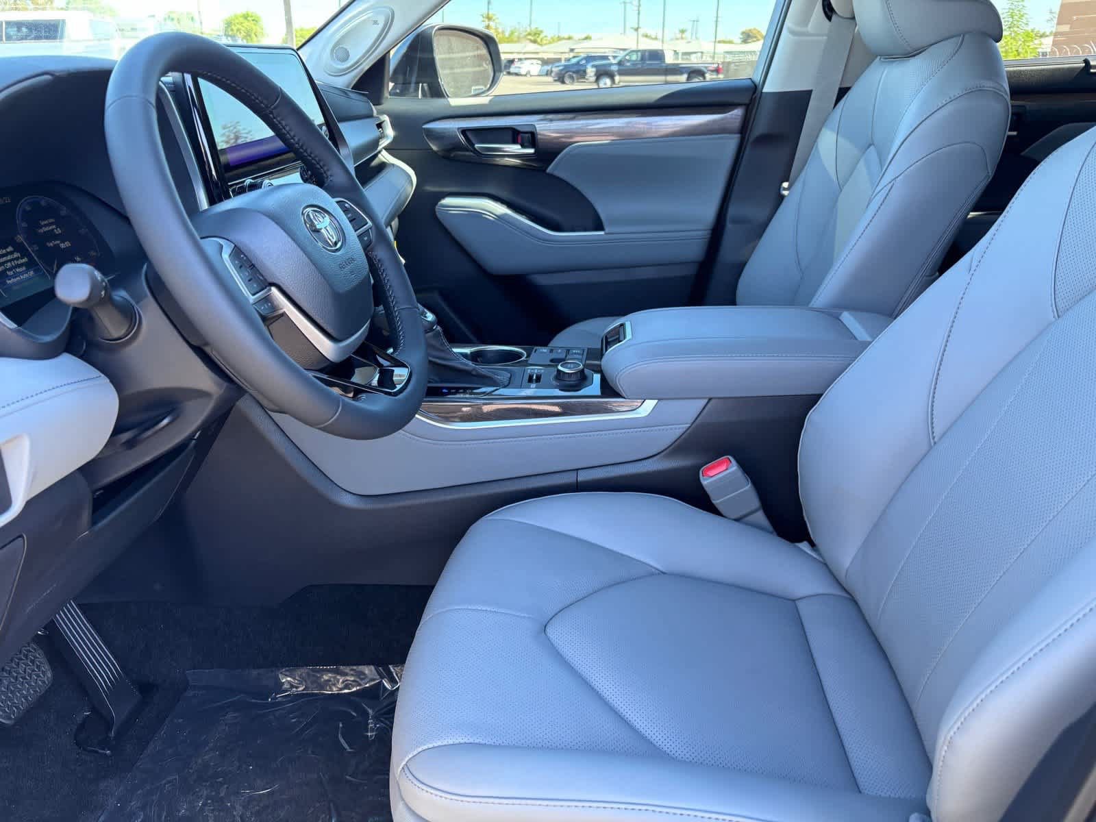 New 2026 Toyota Highlander Limited AWD/4WD image 14