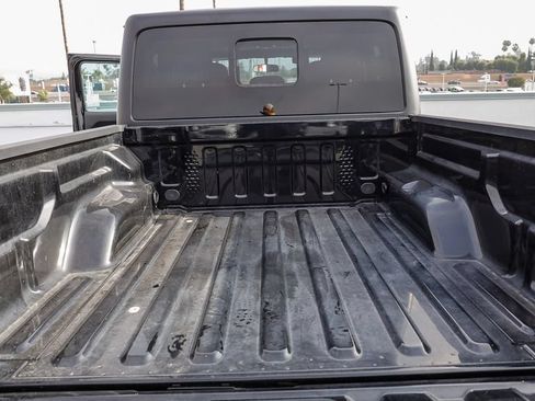 Used 2023 Jeep Gladiator Sport AWD/4WD image 31