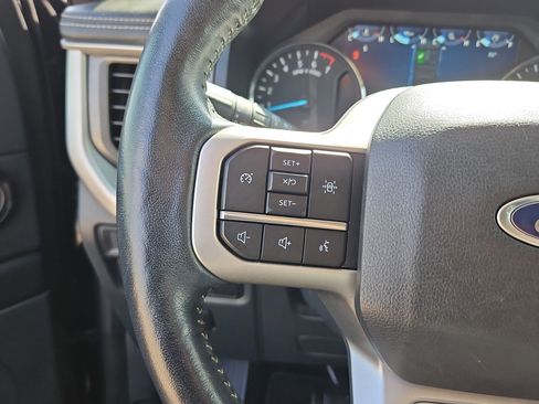 Used 2022 Ford Expedition XLT image 17