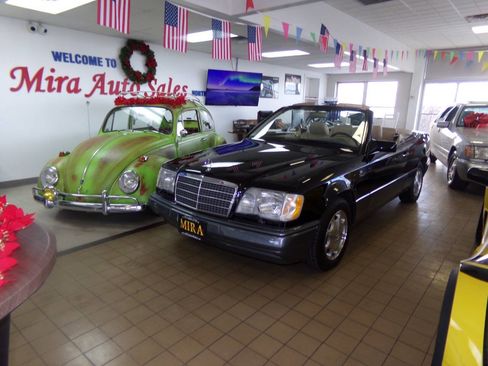 Used 1995 Mercedes-Benz E 320 Convertible image 1