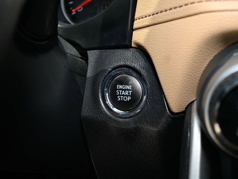 Used 2021 Toyota RAV4 XLE w/ Convenience Package FWD image 30