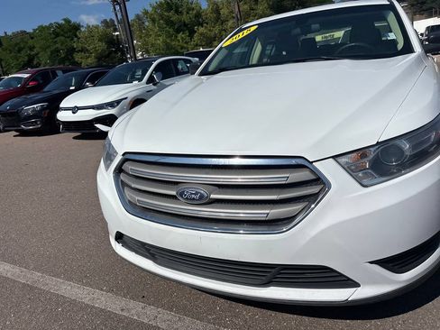 Used 2018 Ford Taurus SE FWD image 4