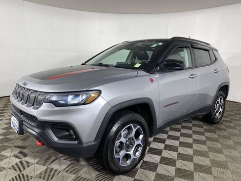 Used 2022 Jeep Compass Trailhawk w/ Sun and Sound Group AWD/4WD image 3