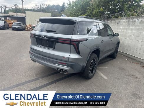 Used 2025 Chevrolet Traverse Z71 image 5