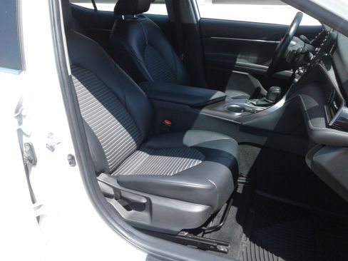 Used 2021 Toyota Camry SE FWD image 10