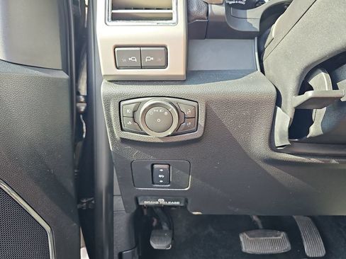 Used 2017 Ford F250 Lariat w/ Lariat Value Package AWD/4WD image 33