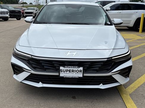Used 2025 Hyundai Elantra Limited FWD image 10