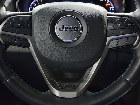 Used 2020 Jeep Grand Cherokee Laredo image 14