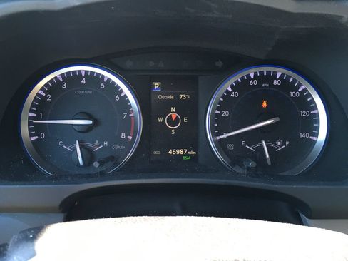 Used 2017 Toyota Highlander XLE AWD/4WD image 2