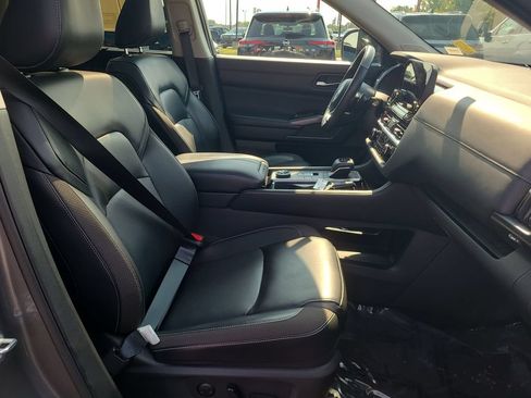 Used 2024 Nissan Pathfinder SL w/ SL Premium Package AWD/4WD image 43