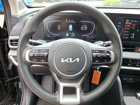 Used 2025 Kia Sportage LX AWD/4WD image 16