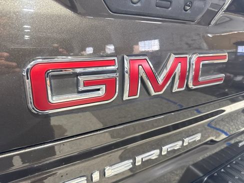 Used 2020 GMC Sierra 1500 SLT RWD image 21