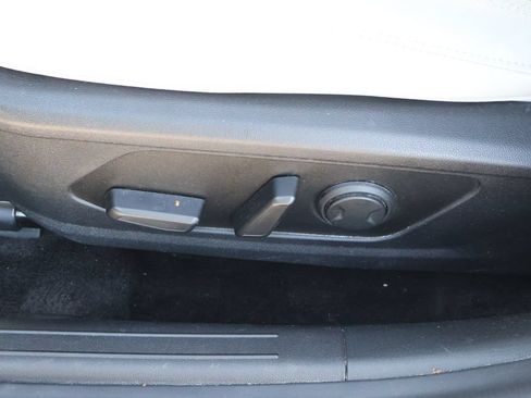 Used 2024 Hyundai Elantra Limited FWD image 12